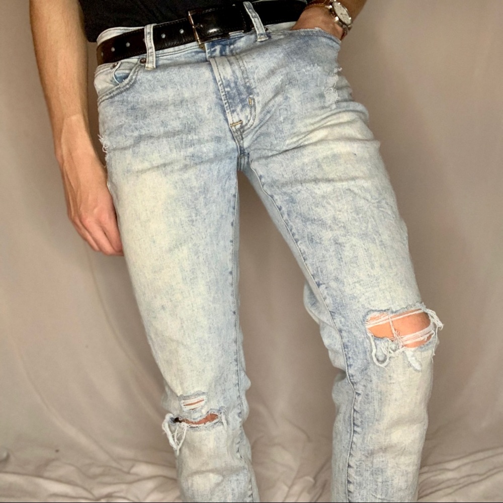 American Eagle Extreme Flex Ripped Acid Wash Jeans